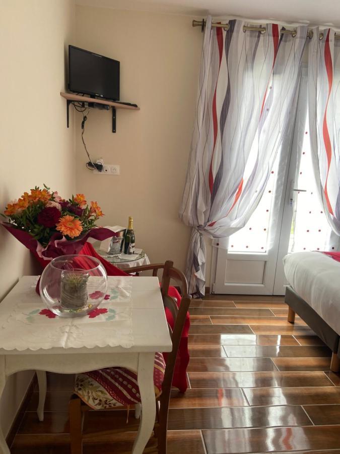 Esprit Etape Bed and Breakfast Saint-Barthélemy-de-Vals Exteriör bild