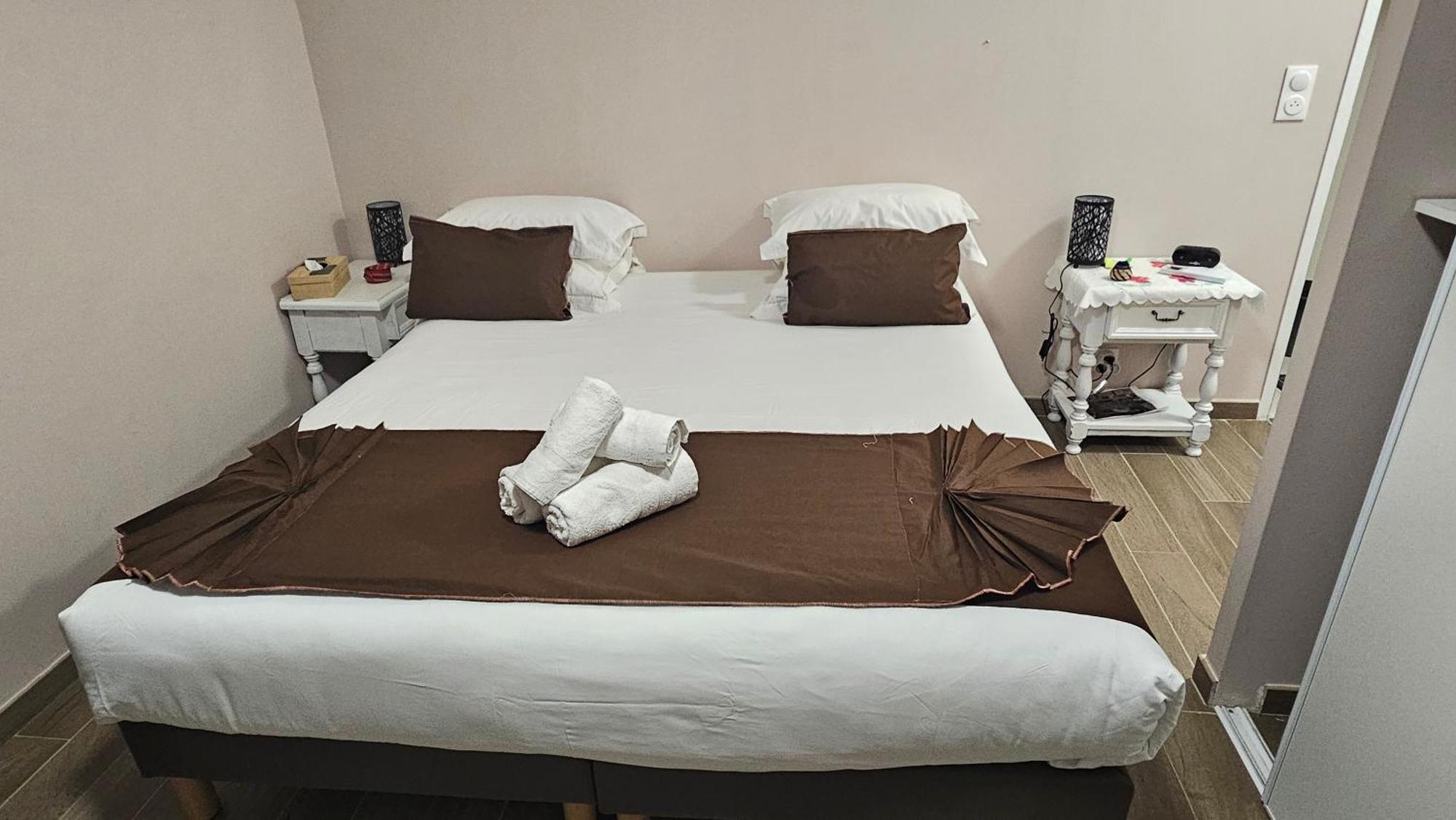 Esprit Etape Bed and Breakfast Saint-Barthélemy-de-Vals Exteriör bild