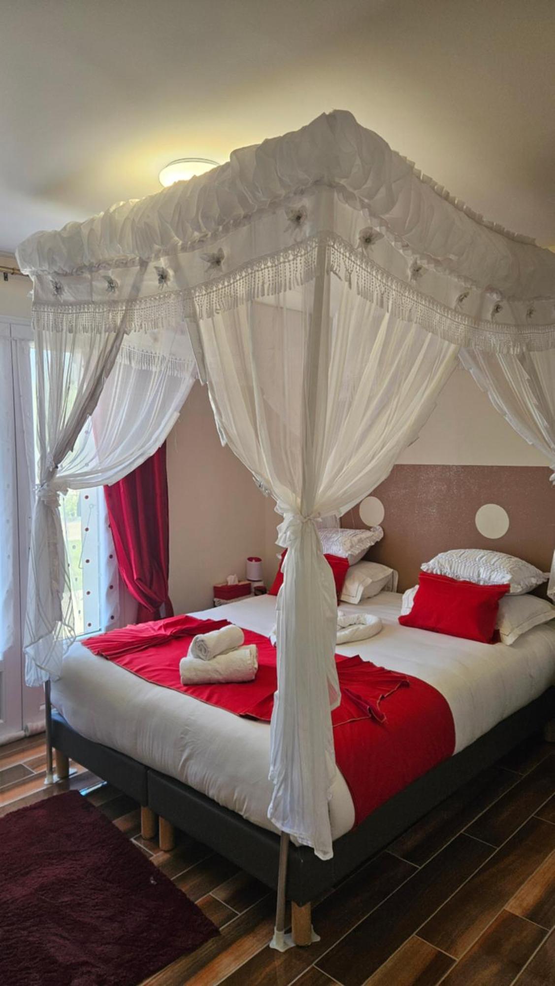 Esprit Etape Bed and Breakfast Saint-Barthélemy-de-Vals Exteriör bild
